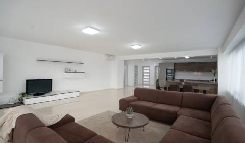 Eladó 3 szobás lakás, 3 szobás lakás, Ilava, Szlovákia