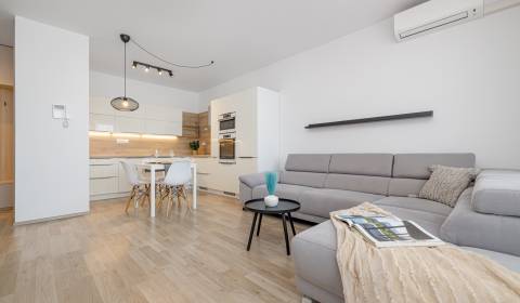 Eladó 2 szobás lakás, 2 szobás lakás, Na križovatkách, Bratislava - Ru