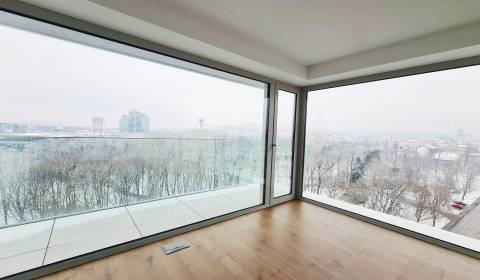Kiadó 4 szobás lakás, 4 szobás lakás, Bratislava - Staré Mesto, Szlová