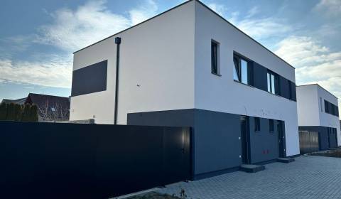 Eladó Családi ház, Családi ház, Zelená, Senec, Szlovákia
