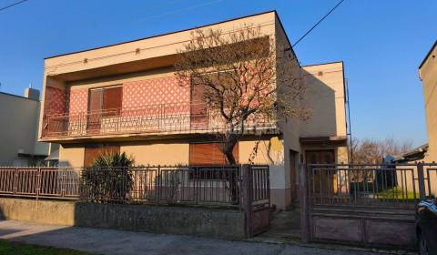 Eladó Családi ház, Családi ház, Trhová Hradská, Dunajská Streda, Szlov