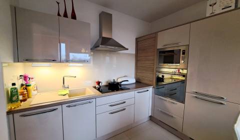 Eladó 3 szobás lakás, 3 szobás lakás, Wilsonovo nábrežie, Nitra, Szlov