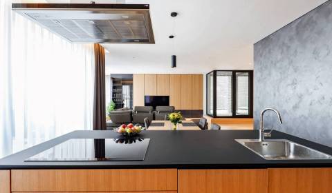 Eladó 4 szobás lakás, 4 szobás lakás, Na Roličkách, Bratislava - Nové 