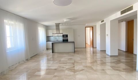 Kiadó 3 szobás lakás, 3 szobás lakás, Hlboká, Bratislava - Staré Mesto