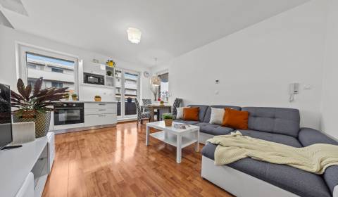 Eladó 3 szobás lakás, 3 szobás lakás, Na križovatkách, Bratislava - Ru