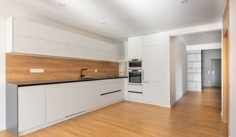 Eladó 4 szobás lakás, 4 szobás lakás, Konštantína Čulena, Trnava, Szlo