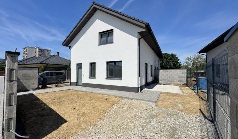 Eladó 3 szobás lakás, 3 szobás lakás, Záhradná, Piešťany, Szlovákia