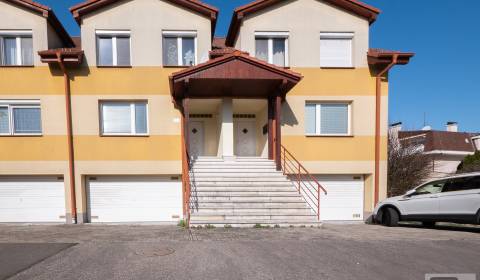 Eladó 4 szobás lakás, 4 szobás lakás, Čečinová, Bratislava - Ružinov, 
