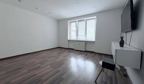 Eladó 3 szobás lakás, 3 szobás lakás, Zváračská, Komárno, Szlovákia