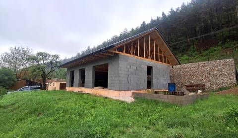 Eladó Családi ház, Családi ház, Nové Mesto nad Váhom, Szlovákia