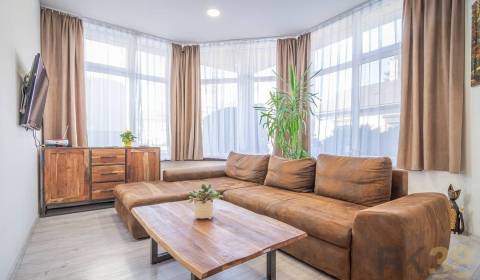 Eladó 4 szobás lakás, 4 szobás lakás, Hviezdoslavova, Poprad, Szlováki