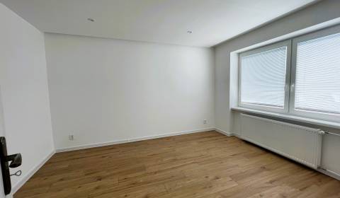 Eladó 3 szobás lakás, 3 szobás lakás, Komenského, Michalovce, Szlováki