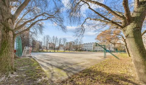 Eladó 3 szobás lakás, 3 szobás lakás, Markova, Bratislava - Petržalka,