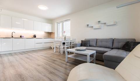 Kiadó 2 szobás lakás, 2 szobás lakás, Skalická cesta, Bratislava - Nov