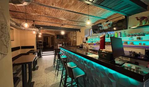 Kiadó Üzlethelység, Üzlethelység, Námestie sv. Egídia , Poprad, Szlová