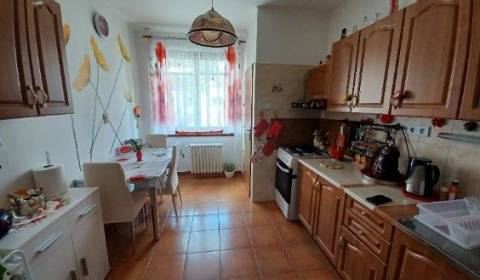 Eladó 3 szobás lakás, 3 szobás lakás, Dubník, Vranov nad Topľou, Szlov