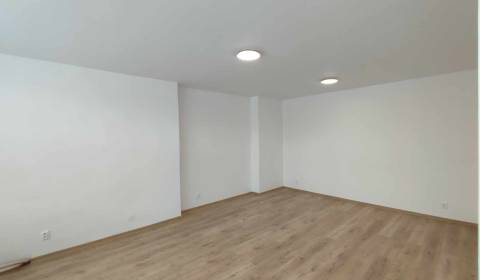 Kiadó Irodahelység, Irodahelység, Jaroslawska, Michalovce, Szlovákia