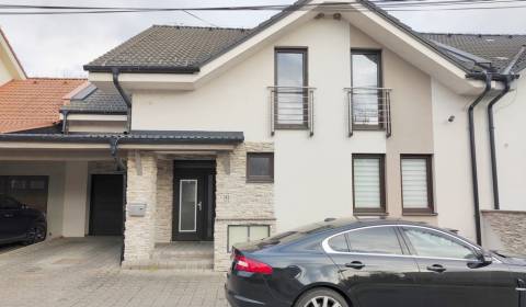 Eladó Családi ház, Családi ház, Piešťany, Szlovákia