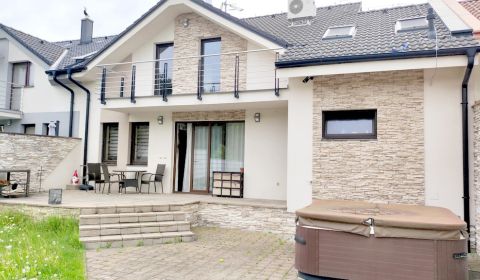 Eladó Családi ház, Családi ház, Piešťany, Szlovákia