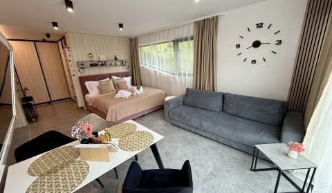 Modern berendezett apartman terasszal Hrabovo szívében