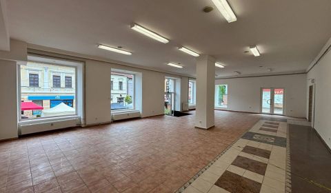 Kiadó Üzlethelység, Üzlethelység, Námestie sv. Egídia , Poprad, Szlová