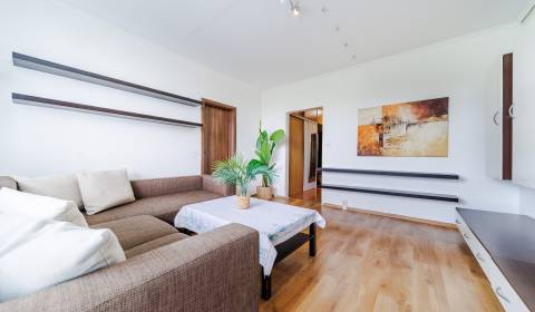 Eladó 3 szobás lakás, 3 szobás lakás, Rovniankova, Bratislava - Petrža