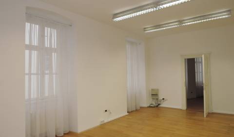Kiadó Irodahelység, Irodahelység, Hlavné nám., Bratislava - Staré Mest