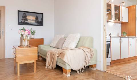 Eladó 3 szobás lakás, 3 szobás lakás, Soblahovská, Trenčín, Szlovákia