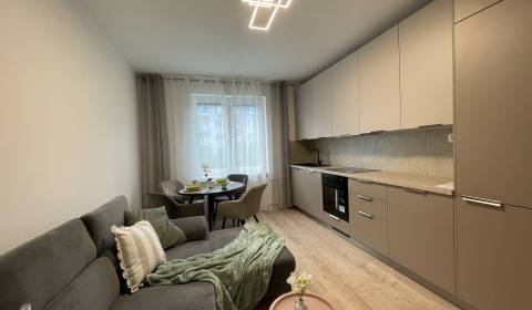 Eladó 3 szobás lakás, 3 szobás lakás, Ovručská, Bratislava - Nové Mest