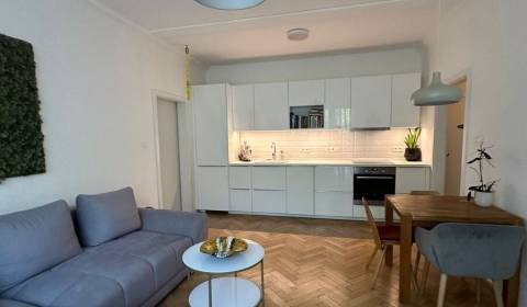 Eladó 3 szobás lakás, 3 szobás lakás, Trebišovská, Bratislava - Ružino