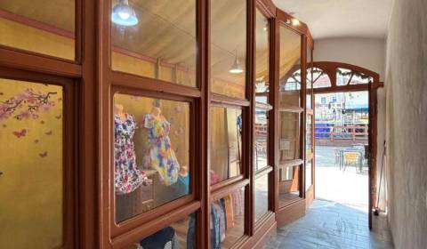 Kiadó Üzlethelység, Üzlethelység, Námestie sv. Egídia , Poprad, Szlová