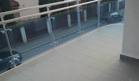 Modern 3 szobás lakás Trencsén csendes részén, garázzsal