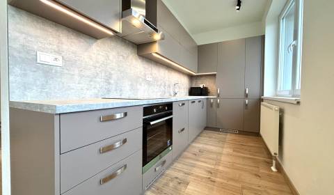 Eladó 3 szobás lakás, 3 szobás lakás, Zlatovská, Trenčín, Szlovákia