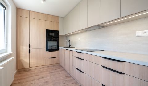 Eladó 3 szobás lakás, 3 szobás lakás, Petra Jilemnického, Ilava, Szlov