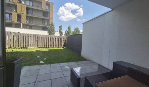 Kiadó 2 szobás lakás, 2 szobás lakás, Fialová, Bratislava - Petržalka,
