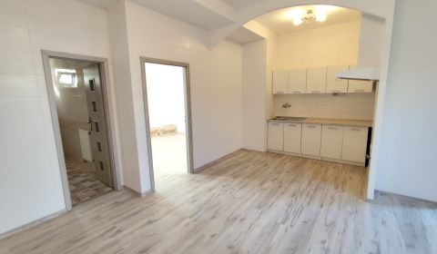 Kiadó 2 szobás lakás, 2 szobás lakás, Nové Zámky, Szlovákia