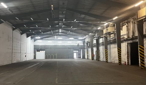 Kiadó Raktárak és ipari épületek, Raktárak és ipari épületek, Žilina, 