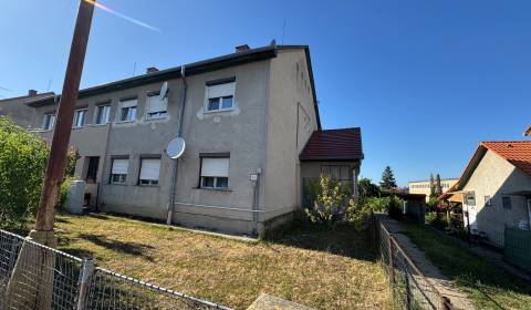 Eladó 3 szobás lakás, 3 szobás lakás, Obrancov mieru, Levice, Szlováki