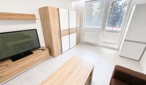 Kiadó 1 szobás lakás, 1 szobás lakás, Hollého, Senica, Szlovákia