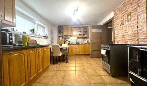 Eladó Családi ház, Családi ház, Bánovce nad Bebravou, Szlovákia