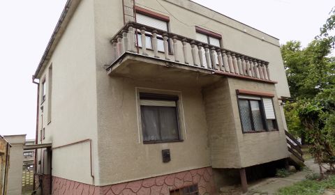 Tágas családi ház eladó Tardoskedden, több generációnak is ideális