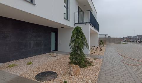 Kiadó 2 szobás lakás, 2 szobás lakás, Hlavná, Galanta, Szlovákia