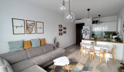 Kiadó 4 szobás lakás, 4 szobás lakás, Hraničná, Bratislava - Ružinov,