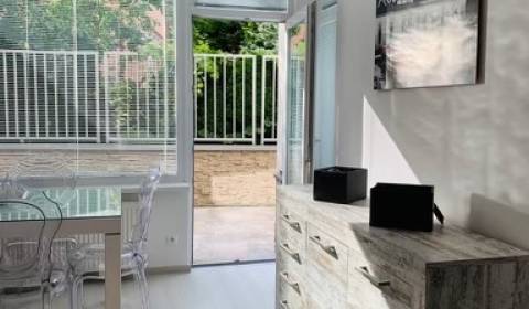 Eladó 2 szobás lakás, 2 szobás lakás, Palisády, Bratislava - Staré Mes