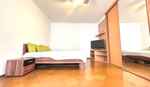 Eladó 3 szobás lakás, 3 szobás lakás, Obchodná, Bratislava - Staré Mes