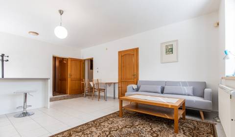 Kiadó 2 szobás lakás, 2 szobás lakás, Chrasťová, Bratislava - Nové Mes