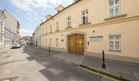 Kiadó Irodahelység, Irodahelység, Panenská, Bratislava - Staré Mesto,