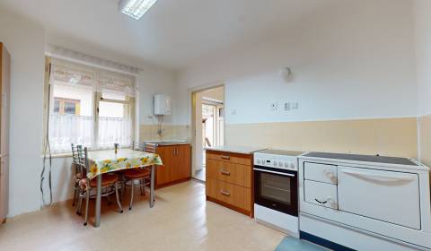 Eladó Családi ház, Családi ház, Žiar nad Hronom, Szlovákia