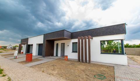 Eladó Családi ház, Családi ház, Vrakúň, Dunajská Streda, Szlovákia