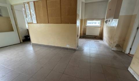 Eladó Üzlethelység, Üzlethelység, Nové Zámky, Szlovákia